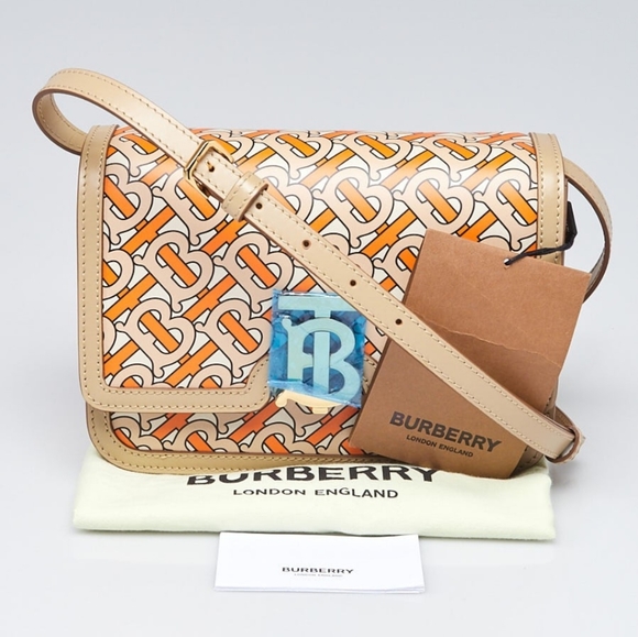 Burberry - Picture 1 of 3